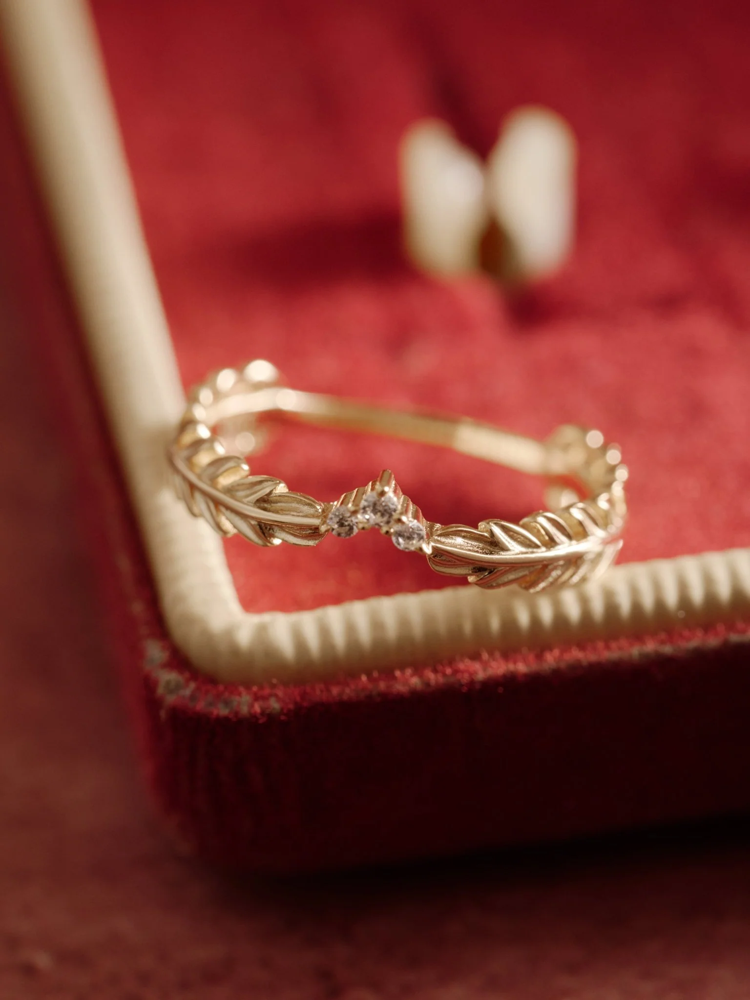 14K Solid Gold Leaf Whisper Diamond Band - Image 3