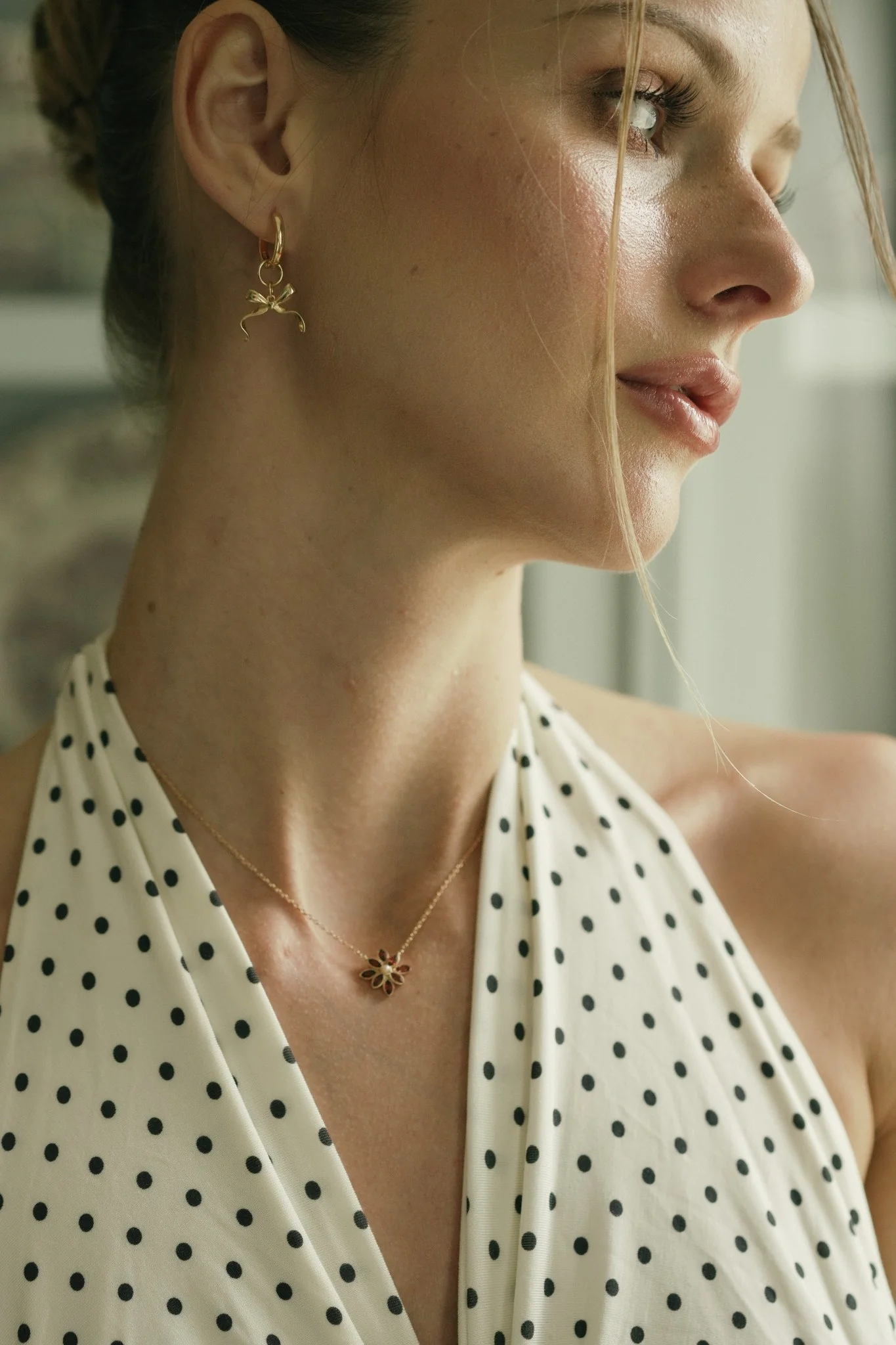 Cámellia Mother of Pearl Necklaces - Image 3