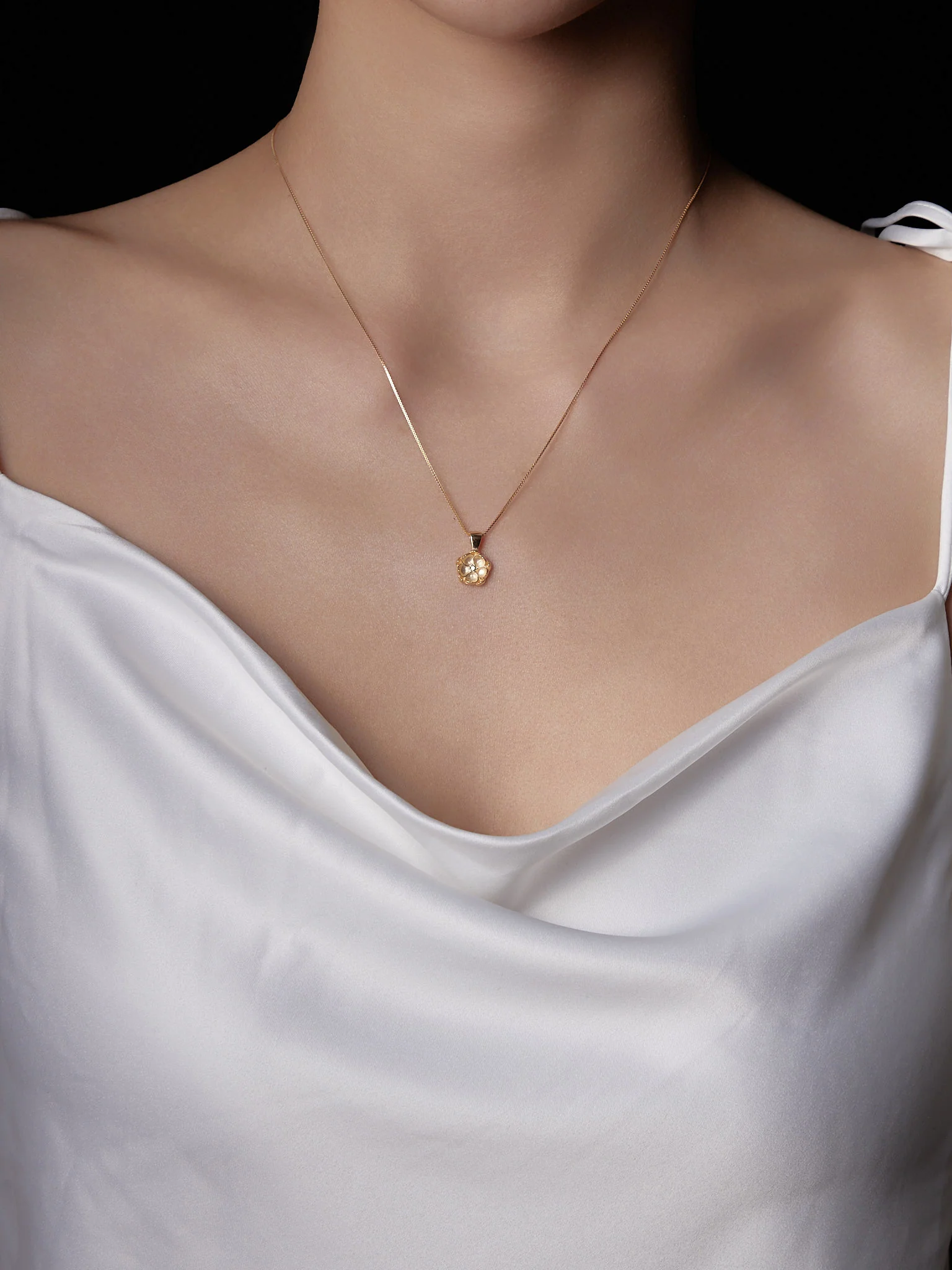 Elsa Poppy Peridot Necklace - Image 6