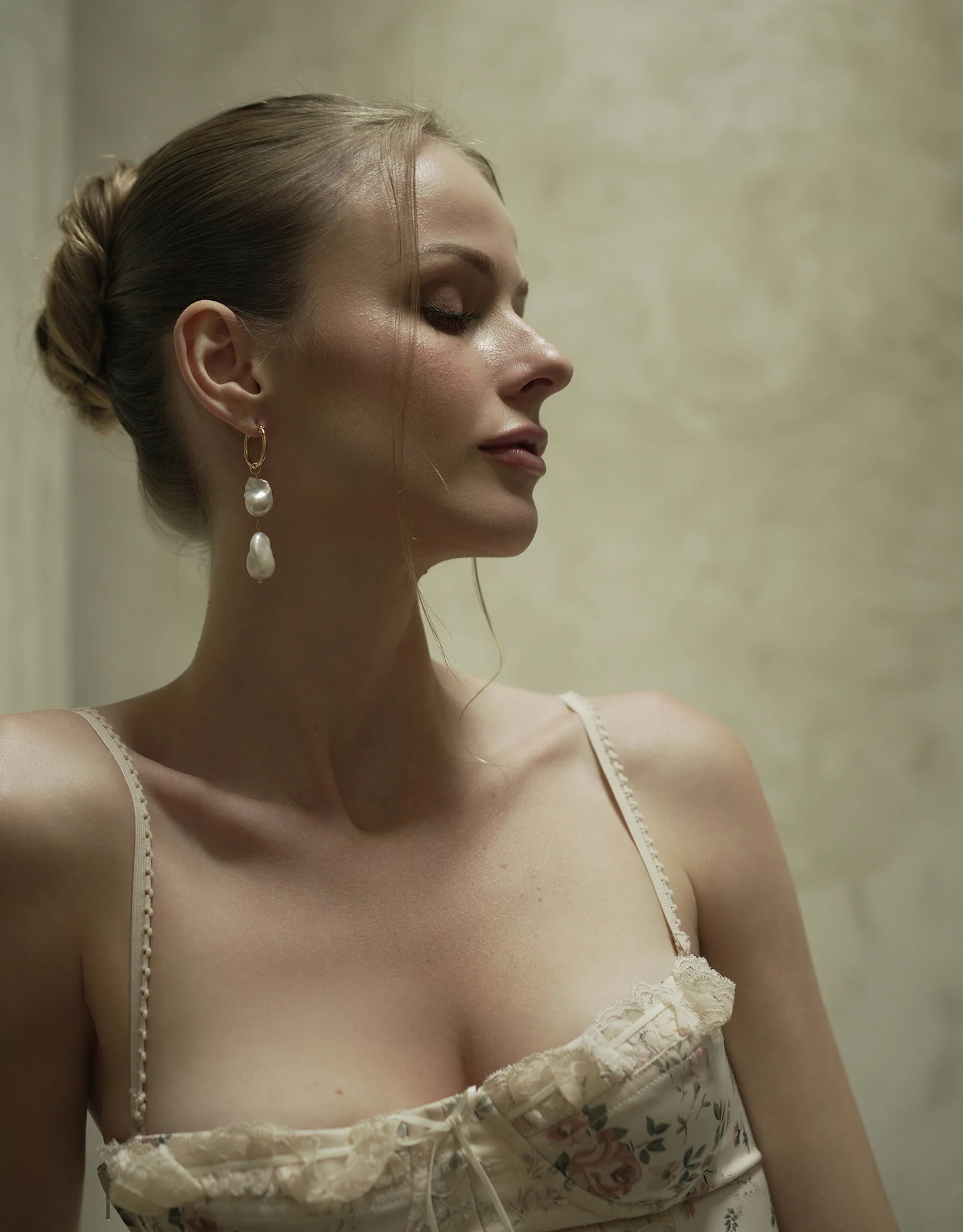 Elysia Pearl Earrings - Image 3