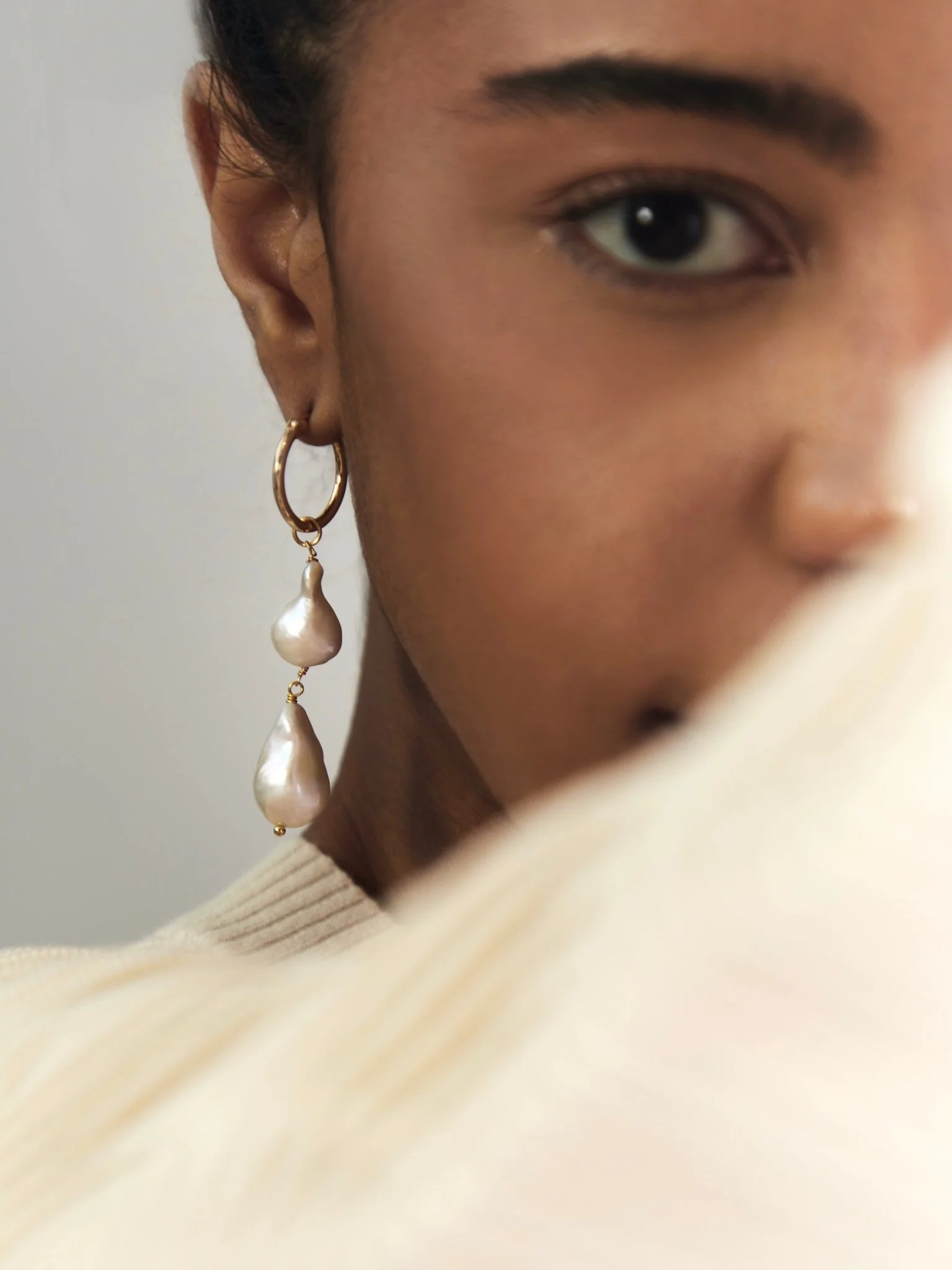 Elysia Pearl Earrings - Image 6