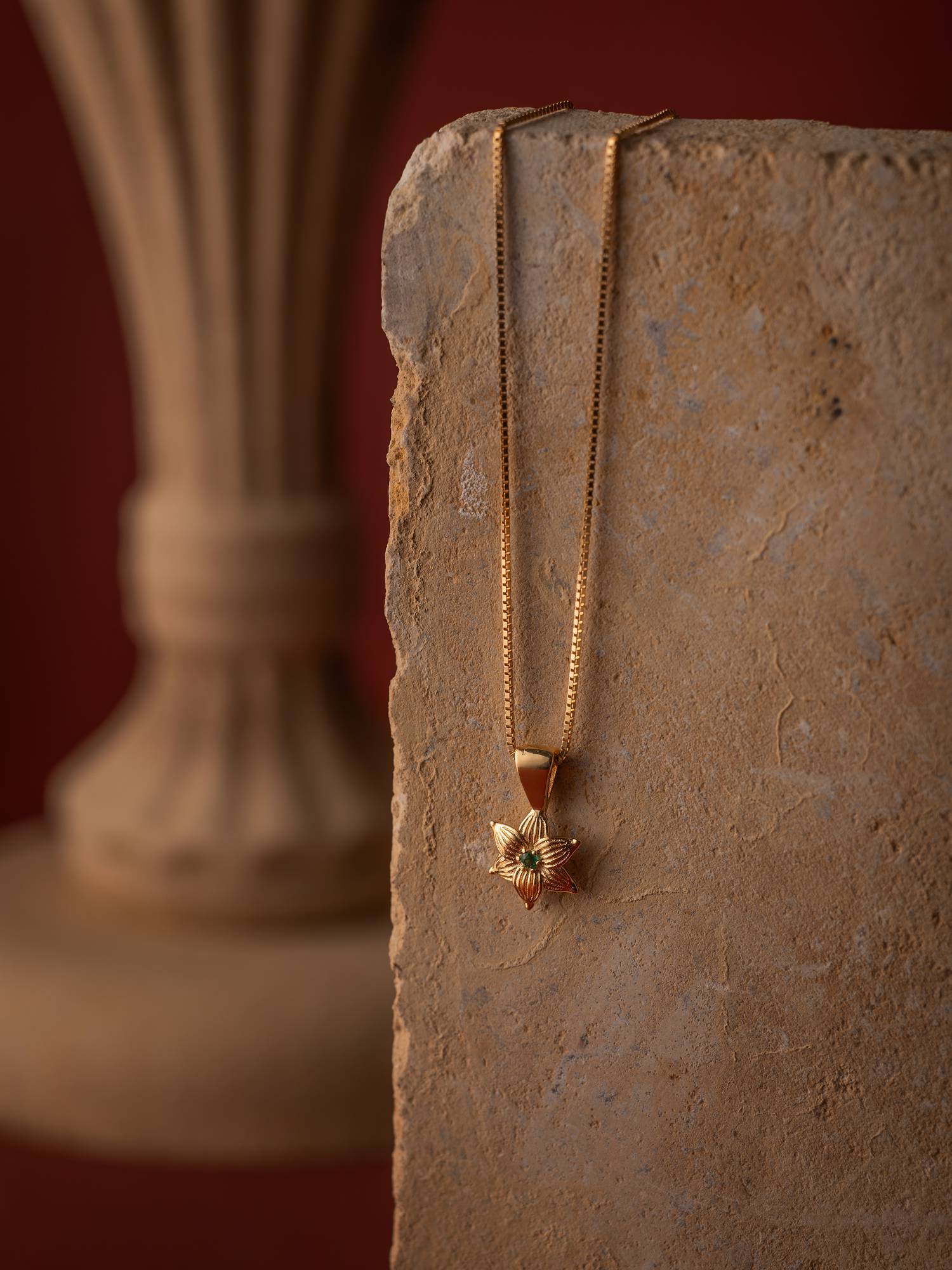 Elsa Lily Emerald Necklace - Image 3