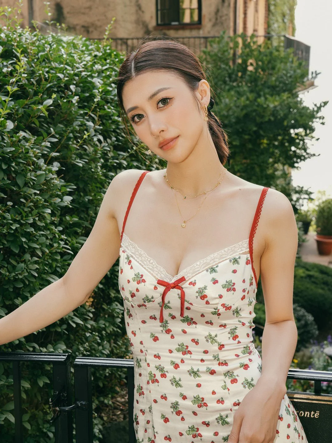 Elsa Lily Emerald Necklace - Image 5