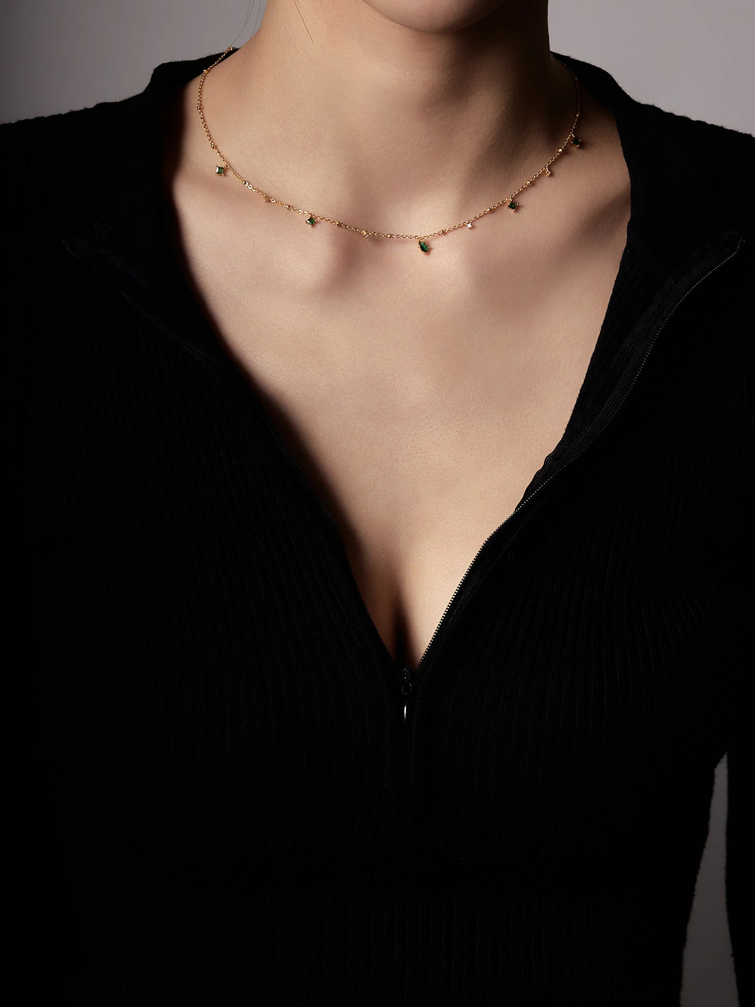 Moren Emerald Diamond Necklace - Image 8