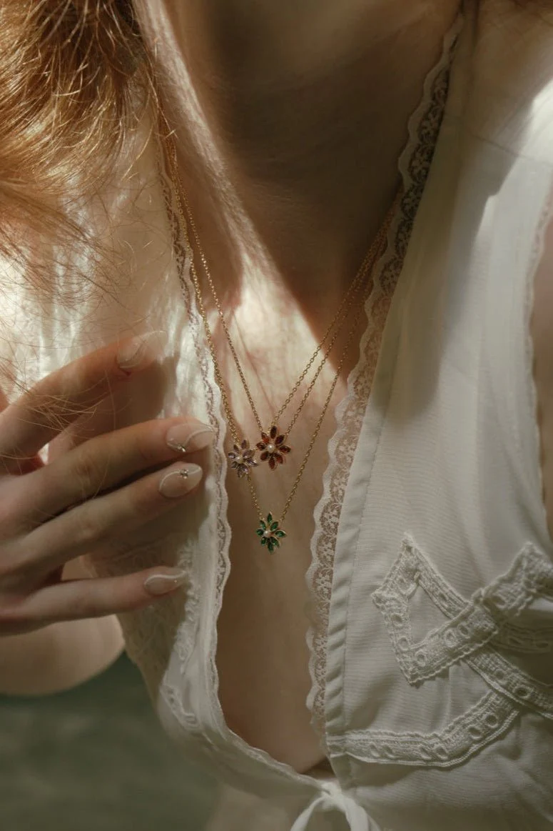 Cámellia Garnet Pearl Necklace - Image 6