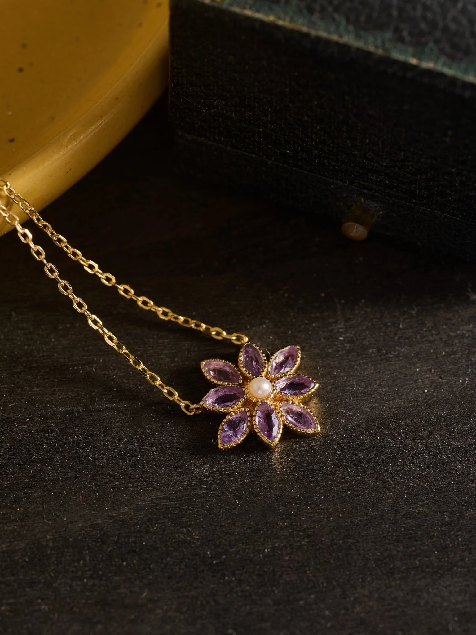 Cámellia Amethyst Pearl Necklace - Image 3