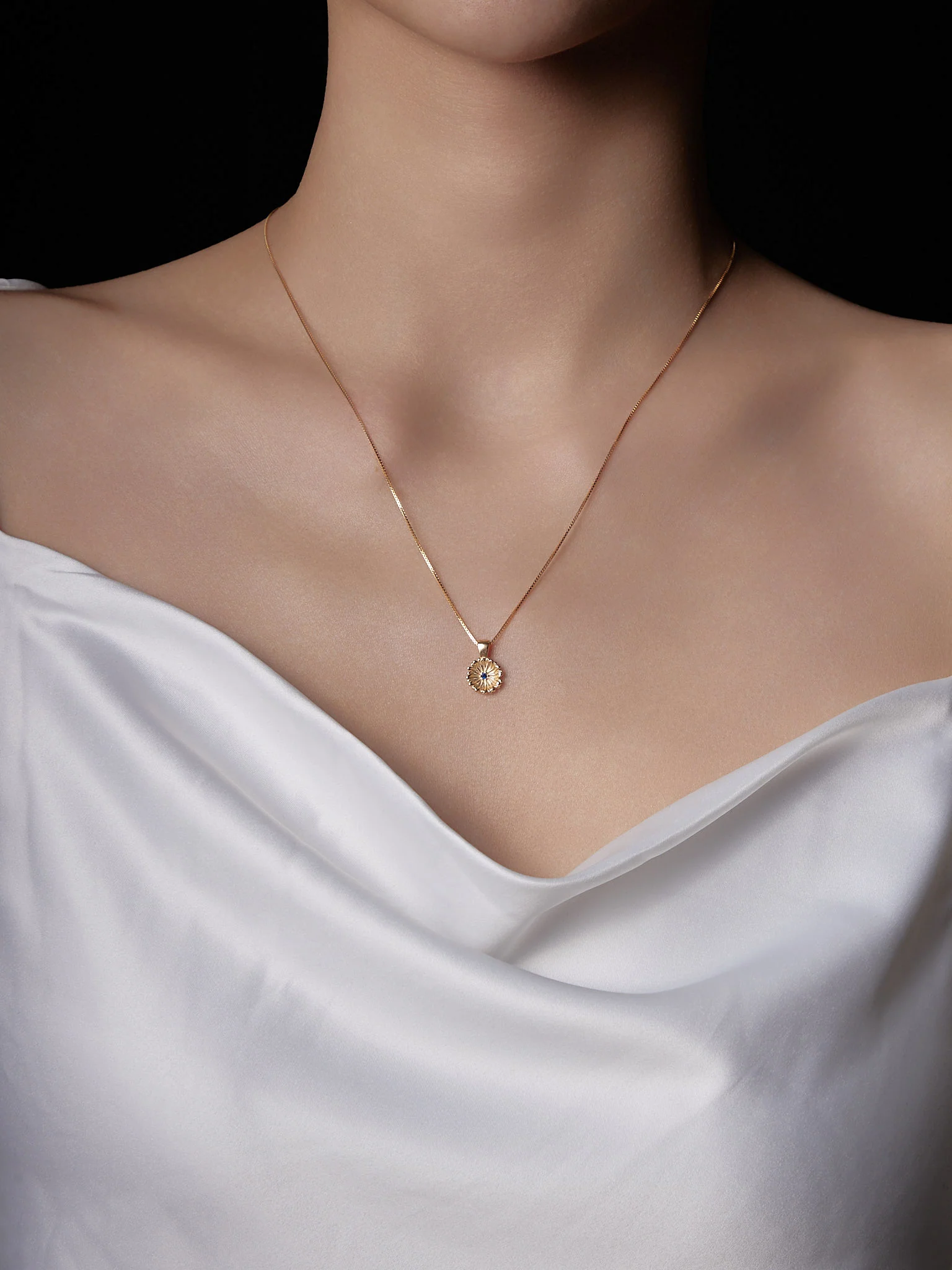 Elsa Peony Sapphire Necklace - Image 5