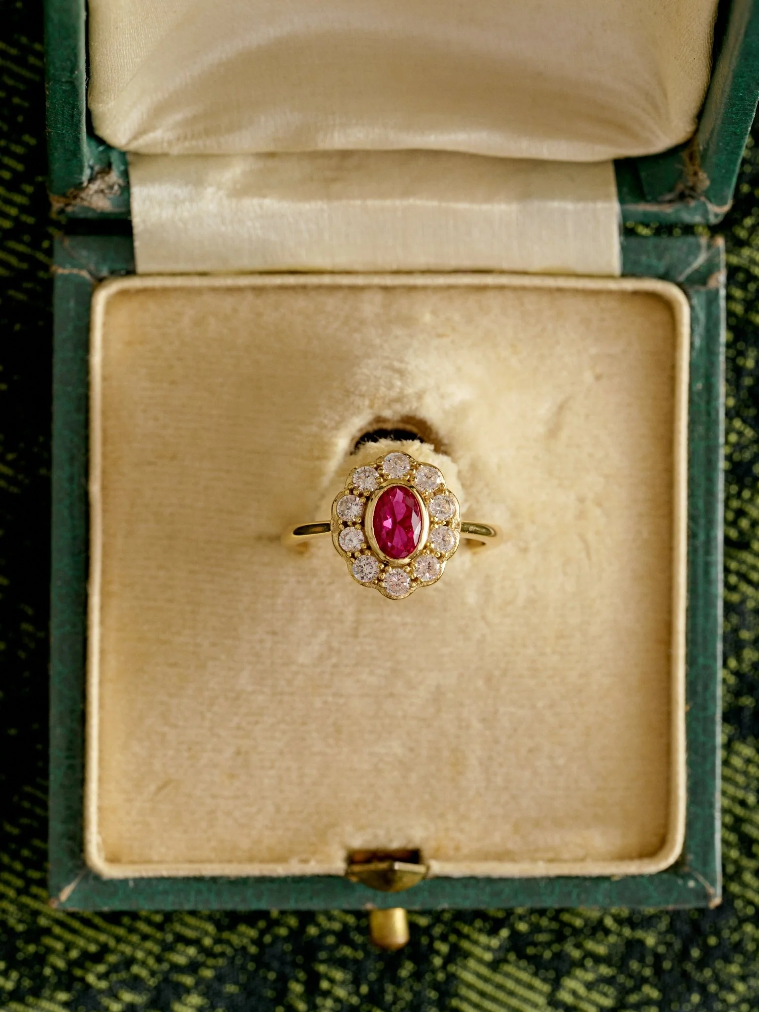 TiAmo Oval Ruby Ring - Image 4