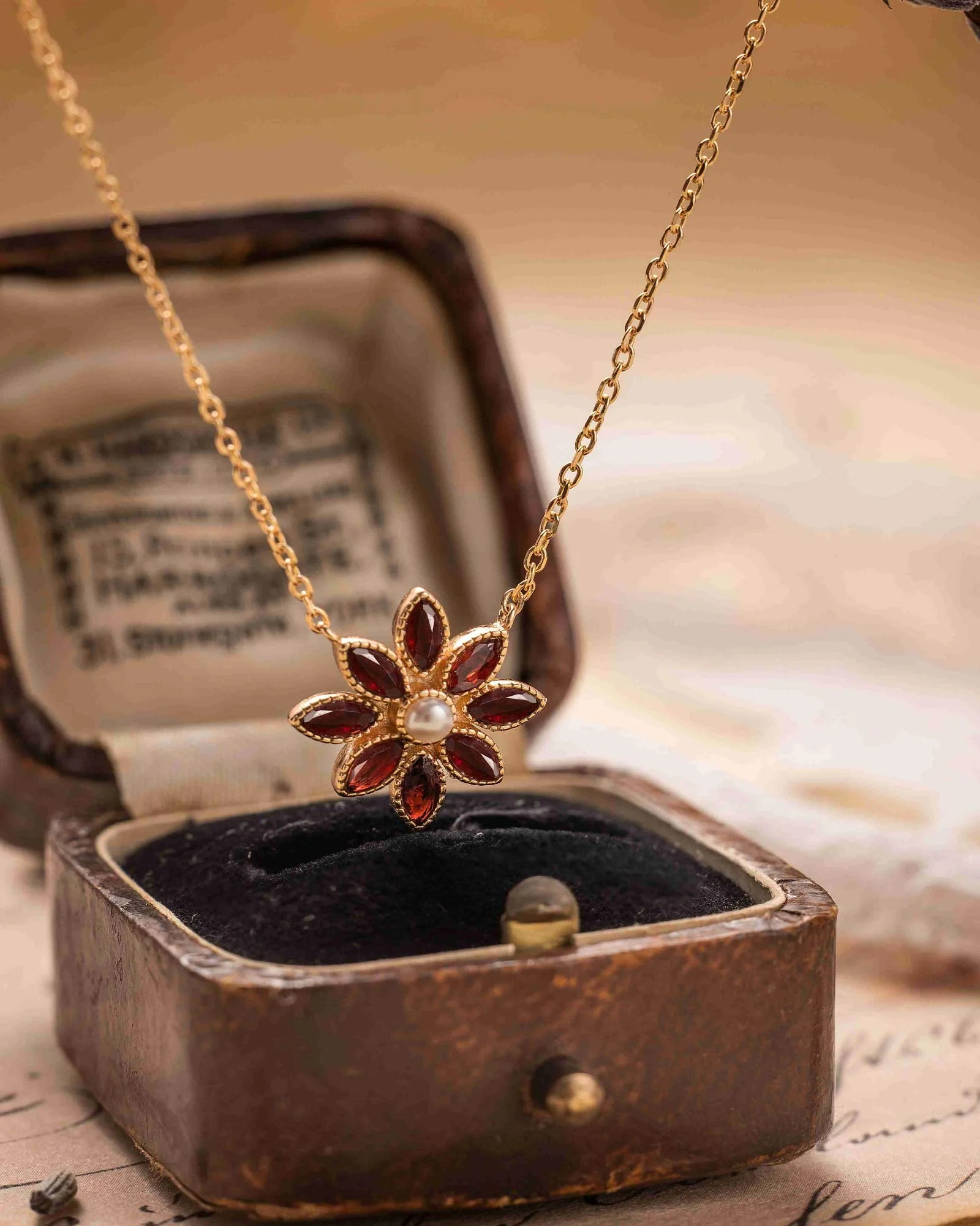 Cámellia Garnet Pearl Necklace - Image 13