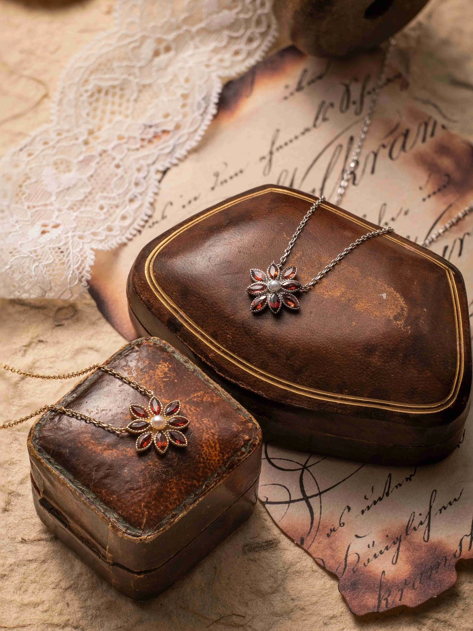 Cámellia Garnet Pearl Necklace - Image 16